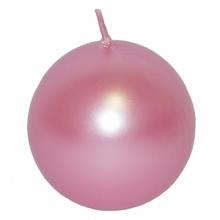 Ružová guľa sviečka s hladkým povrchom.