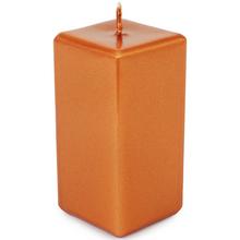 Jednofarebná sviečka v medenej farbe.