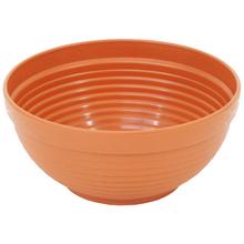 Vrúbkovaná misa v terakotovej farbe.