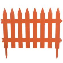 Záhradní plotík v terakotovej farbe s výškou 52 cm a dĺžkou 3,6 m.