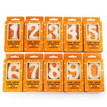 Biele tortové sviečky v tvare čísiel 0-9.