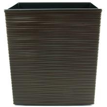 Štvorcový kvetináč Juka Dluto v mokka farbe.