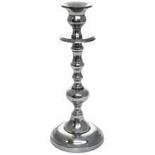 Hliníkový svietnik s lesklým povrchom, výška 25 cm.