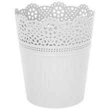 Biely okrúhly obal s čipkovaným dizajnom.