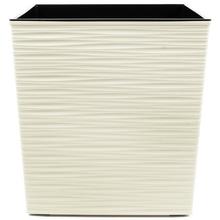 Obal na kvetináč Juka v krémovej farbe s čiernym vnútrom.