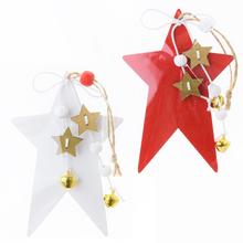 Závesná hviezda mix bielej a červenej farby.