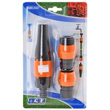 Záhradní zavlažovací systém s dvoma spojkami a prípojkou.