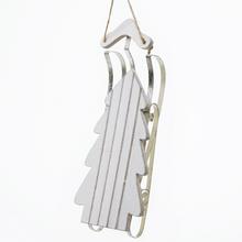 Drevený záves sánky a stromček biele