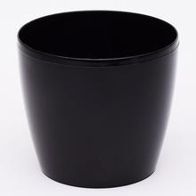 Čierny kvetináč Magnolia s okrúhlym dizajnom.