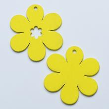 Mini kvetinky v svetložltej farbe, 5 cm, balenie po 20 kusoch.