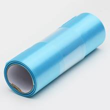 Satenová rolka tyrkysovej farby s rozmermi 16 cm x 6 m.