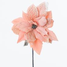 Umelé kvety Poinsettia v ružovej farbe.