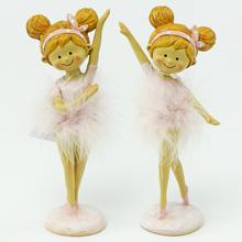 Ružová baletka s perím, dekorácia do záhrady.