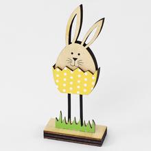 Drevený zajačik v škrupine s bodkami