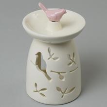 Aromalampa keramická s ružovým doplnkom v tvare vtáčika.