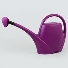 Fuchsiová krhlička s objemom 8 litrov.