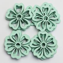 Sada výrezov kvetov z EVA materiálu v modrej farbe.