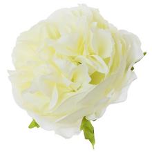 Umelá biela ruža s anglickým dizajnom.