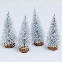 Strieborné vianočné stromčeky na pni, sada 4 kusy.