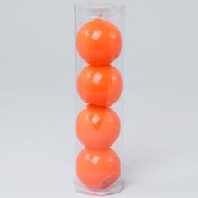 Oranžové guľové sviečky v tube.