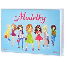 Hra Modelky s ilustráciou dievčat v rôznych outfitoch.