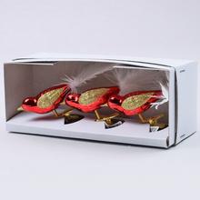 Sada sklenených ozdôb vtáčikov v červenej a zlatej farbe.