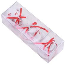 Biele kovové zvončeky v balení po 3 kusy.