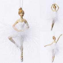 Biela balerína na zavesenie s jemným tutu.