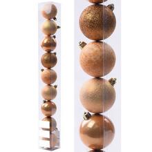 Sada medených plastových vianočných gúľ.