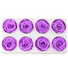 Ružové preparované ruže v balení po 8 kusoch.