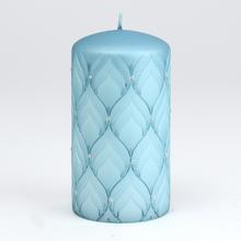 Svetlomodrá vianočná sviečka s ornamentom