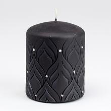 Čierna vianočná sviečka s ornamentom