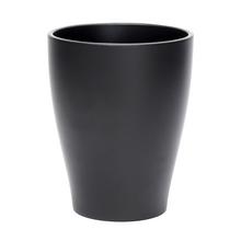 Čierny obal na orchideu s moderným dizajnom.