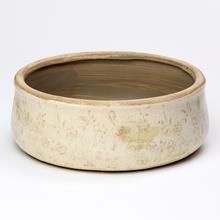 Keramický obal v tvare kruhu s hnedým kvetinovým vzorom.