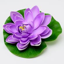 Umelé lekno v levandulovej farbe s listom.