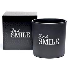 Sviečka v skle s nápisom Just Smile.