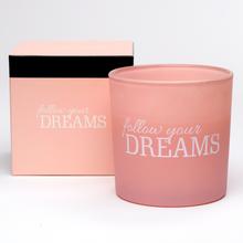 Sviečka v skle s nápisom Follow Your Dreams.