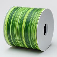 Stuha v zelených a žltých pruhovaných farbách.