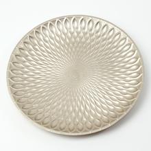 Drevená tácka MDF v champagne farbe s dekoratívnym vzorom.