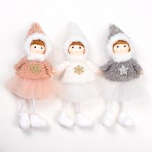 Závesné bábiky v mixe farieb s kapucňou a sukničkou.