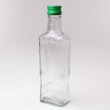 Priehľadná fľaša s objemom 250 ml a zeleným uzáverom.