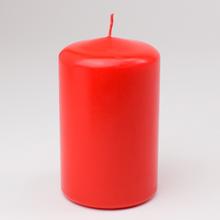 Červený hladký sviečka s rozmermi 80x130.