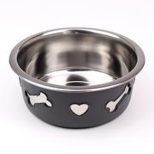 Sivá miska pre psa s dekoráciou v tvare kostí a srdca.