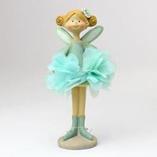 Dekoračná víla v mentolovej farbe s krídlami.