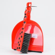 Metlička a lopatka v dizajne lienky.