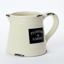 Obal krhla krémová s nápisom Flowers & Garden.