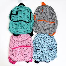 Detský ruksak v mixe farieb a vzorov.