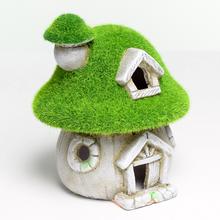 LED domček s machovým vrchom