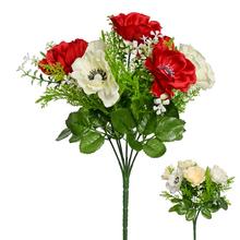 Kytica anemone s červenými a bielymi kvetmi.