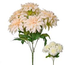 Kytica umelých kvetov s bielymi a krémovými dáhliami.